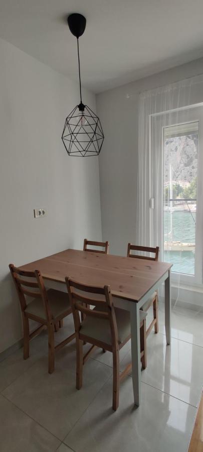Barakokula Apartment โอมิช ภายนอก รูปภาพ